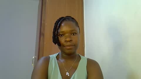 holy_ebony online show from May 7, 2026, 5:24 am