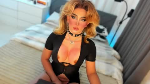 Miss Gia online show from June 3, 2026, 12:02 am