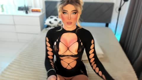 Miss Gia online show from June 7, 2026, 8:34 pm