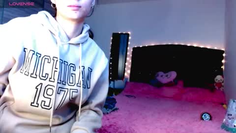 Juli online show from December 15, 2025, 4:28 am