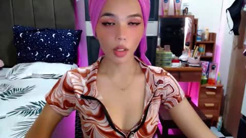 holy_molly1 online show from November 9, 2025, 6:44 am