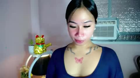 holy_samyx online show from October 25, 2025, 4:09 am