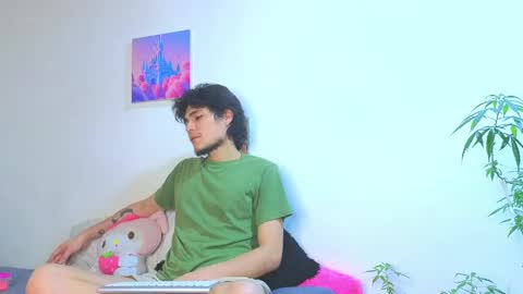 Snapshot of holy_taby_ chatting on May 15, 2026, 8:10 am online show from May 15, 2026, 8:10 am