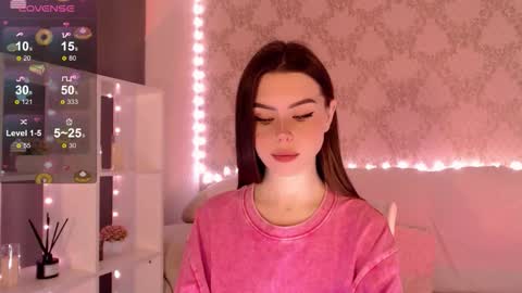 Mia online show from September 22, 2025, 3:19 am