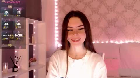 Mia online show from September 29, 2025, 3:33 am