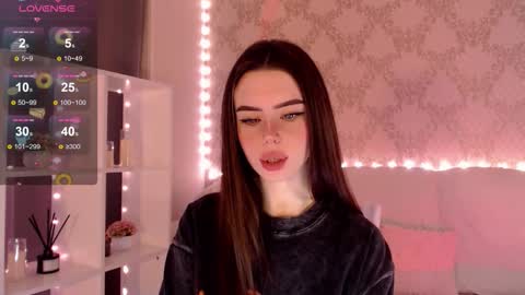 Mia online show from October 17, 2025, 3:42 am