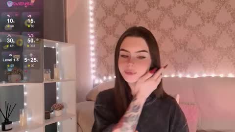 Mia online show from November 18, 2025, 3:23 am