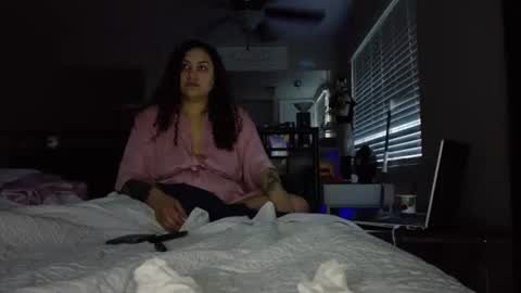 Honey online show from October 11, 2025, 1:09 pm