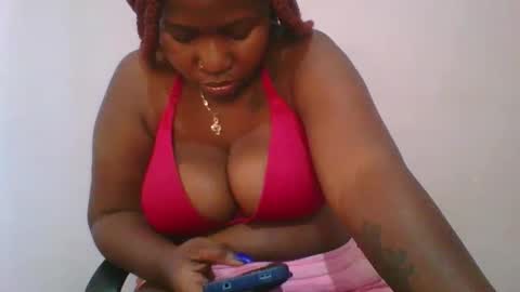 honey_beb online show from September 30, 2025, 7:13 am