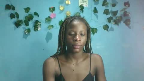 Snapshot of honey_bug2 chatting on November 3, 2025, 9:48 pm Queen online show from November 3, 2025, 9:48 pm