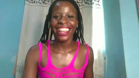 Snapshot of honey_bug2 chatting on February 3, 2026, 7:46 am Queen online show from February 3, 2026, 7:46 am