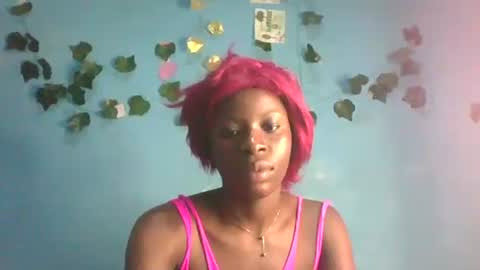 Snapshot of honey_bug2 chatting on February 16, 2026, 8:27 pm Queen online show from February 16, 2026, 8:27 pm