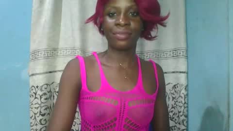 Snapshot of honey_bug2 chatting on February 27, 2026, 11:27 pm Queen online show from February 27, 2026, 11:27 pm