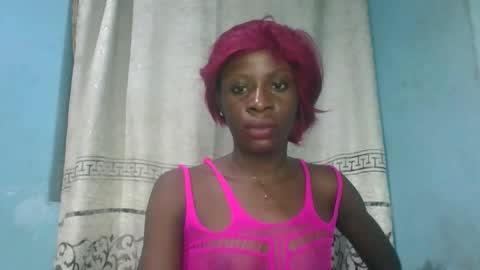 Snapshot of honey_bug2 chatting on March 1, 2026, 5:20 am Queen online show from March 1, 2026, 5:20 am