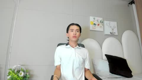 honey_hex_ online show from May 11, 2026, 4:04 pm