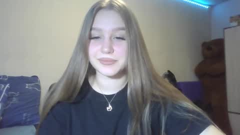 honey_lolaaa online show from October 18, 2025, 3:35 pm