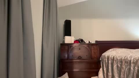 honey_man14 online show from April 20, 2026, 4:43 pm