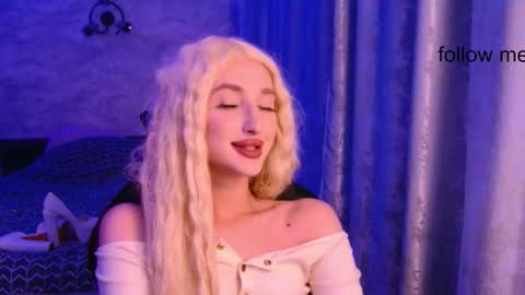 honey_sunset online show from November 2, 2025, 10:34 pm