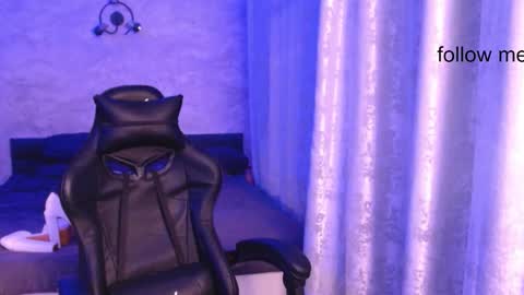 honey_sunset online show from November 3, 2025, 10:21 pm