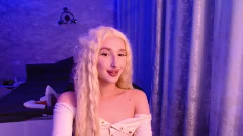 honey_sunset online show from November 18, 2025, 9:30 pm