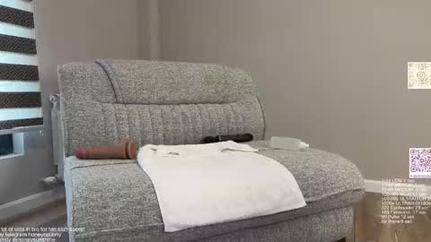 Snapshot of honey_sunshine chatting on May 30, 2026, 8:33 am Jenyanew vid how I squirt in forest in bio online show from May 30, 2026, 8:33 am