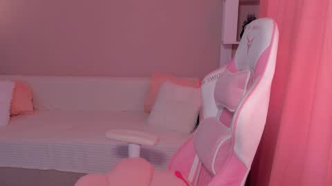 honeyautumn online show from February 24, 2025, 3:33 am