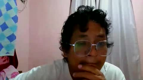 Snapshot of honeybee_xq chatting on May 16, 2026, 4:28 pm Honeybee online show from May 16, 2026, 4:28 pm