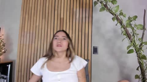 Snapshot of honeyhot69__ chatting on December 6, 2024, 11:33 am Sofia independent model online show from December 6, 2024, 11:33 am