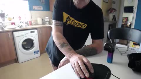 honeymaster290 online show from November 17, 2025, 10:21 am