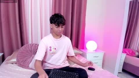 honeymoon_sariel online show from October 22, 2025, 1:55 pm