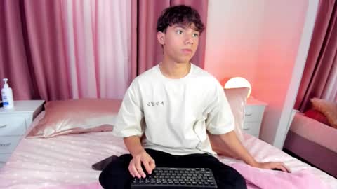 honeymoon_sariel online show from November 9, 2025, 8:07 pm