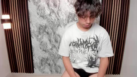 honeymoon_sariel online show from April 24, 2026, 1:24 pm