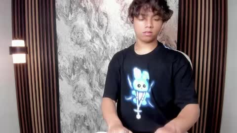 honeymoon_sariel online show from April 25, 2026, 8:39 pm