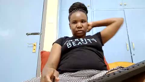 Honeymuny online show from December 2, 2025, 6:47 pm