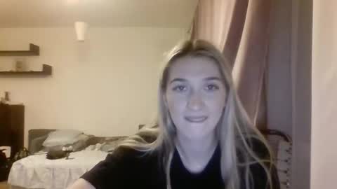 honeyveil online show from November 10, 2025, 7:02 pm