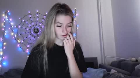 honeyveil online show from November 16, 2025, 12:55 pm