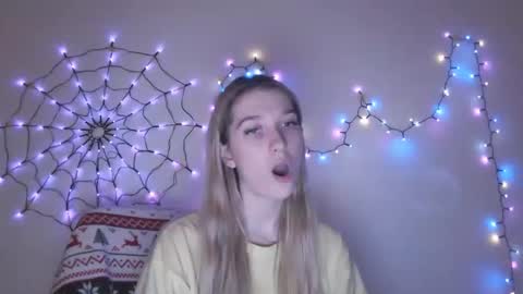 honeyveil online show from December 3, 2025, 9:02 pm