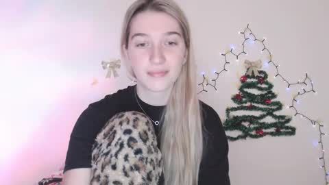 honeyveil online show from January 13, 2026, 12:43 pm