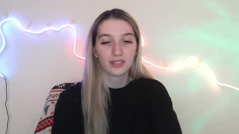 honeyveil online show from April 14, 2026, 1:28 pm