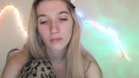 honeyveil online show from May 27, 2026, 11:40 am