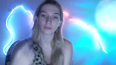honeyveil online show from June 5, 2026, 5:18 pm