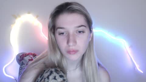 honeyveil online show from June 10, 2026, 1:43 pm