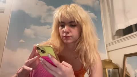 Snapshot of honeyxlimbed chatting on December 8, 2024, 6:01 am Emi Rose online show from December 8, 2024, 6:01 am