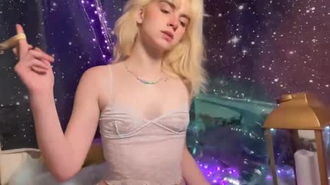 Snapshot of honeyxlimbed chatting on January 23, 2025, 5:02 am Emi Rose online show from January 23, 2025, 5:02 am