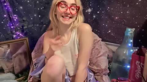 Snapshot of honeyxlimbed chatting on February 22, 2025, 7:01 am Emi Rose online show from February 22, 2025, 7:01 am