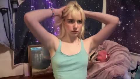 Snapshot of honeyxlimbed chatting on February 25, 2025, 4:57 am Emi Rose online show from February 25, 2025, 4:57 am