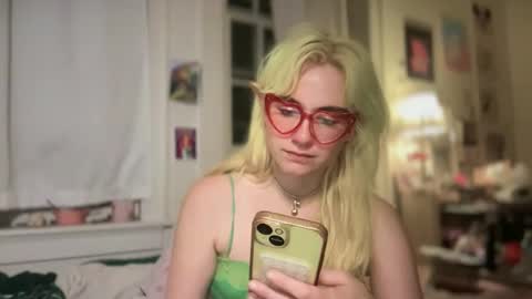 Snapshot of honeyxlimbed chatting on September 26, 2025, 7:34 am Emi Rose online show from September 26, 2025, 7:34 am