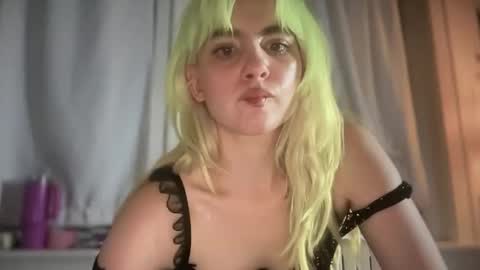 Snapshot of honeyxlimbed chatting on October 7, 2025, 5:48 am Emi Rose online show from October 7, 2025, 5:48 am