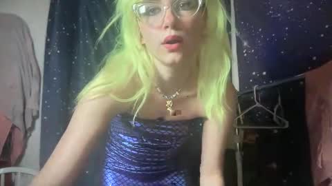 Emi Rose online show from October 30, 2025, 6:15 am