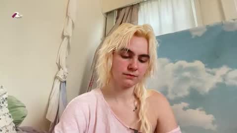 Emi Rose online show from June 4, 2026, 9:10 pm